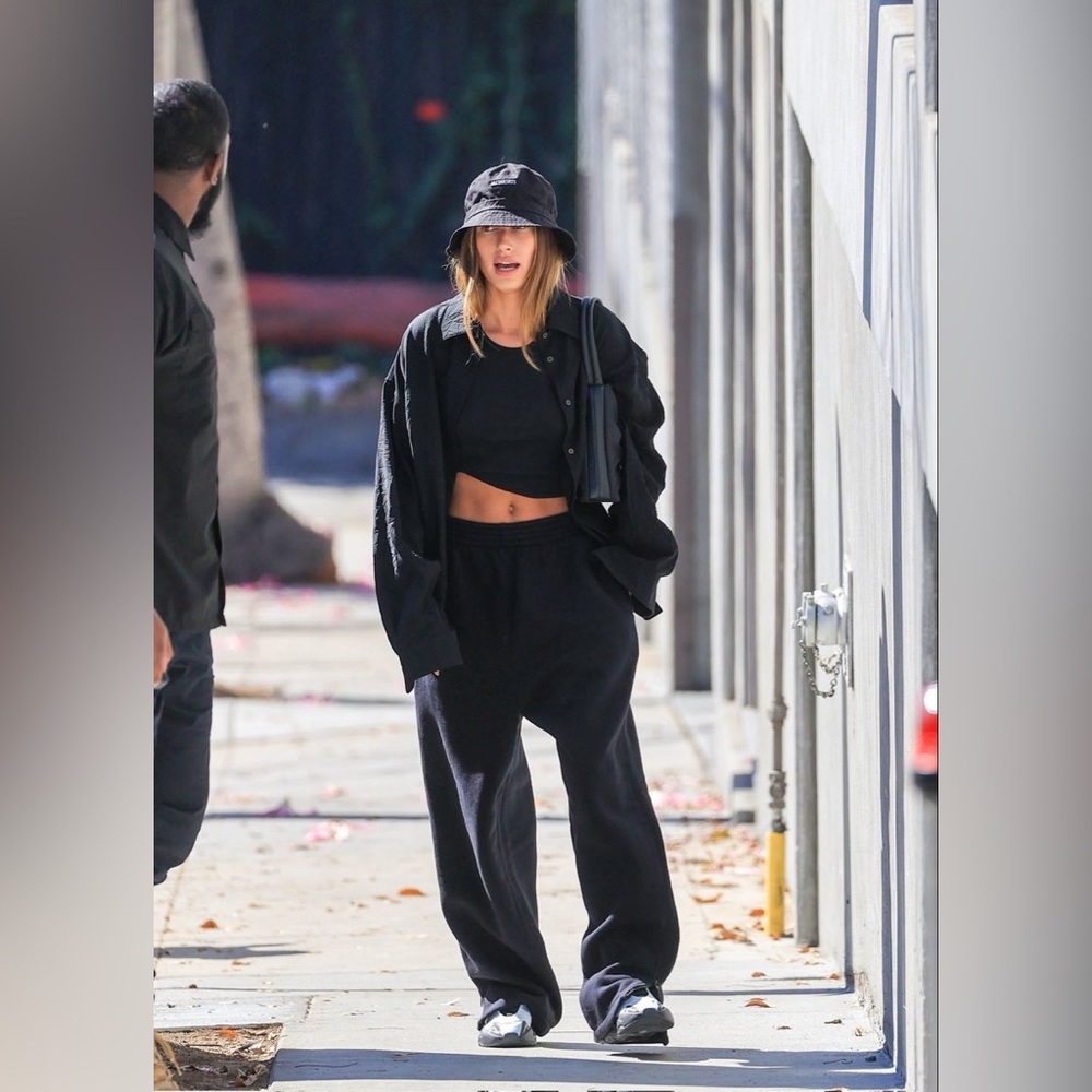 Black Jacquemus logo plaque bucket hat - Picture 15 of 16